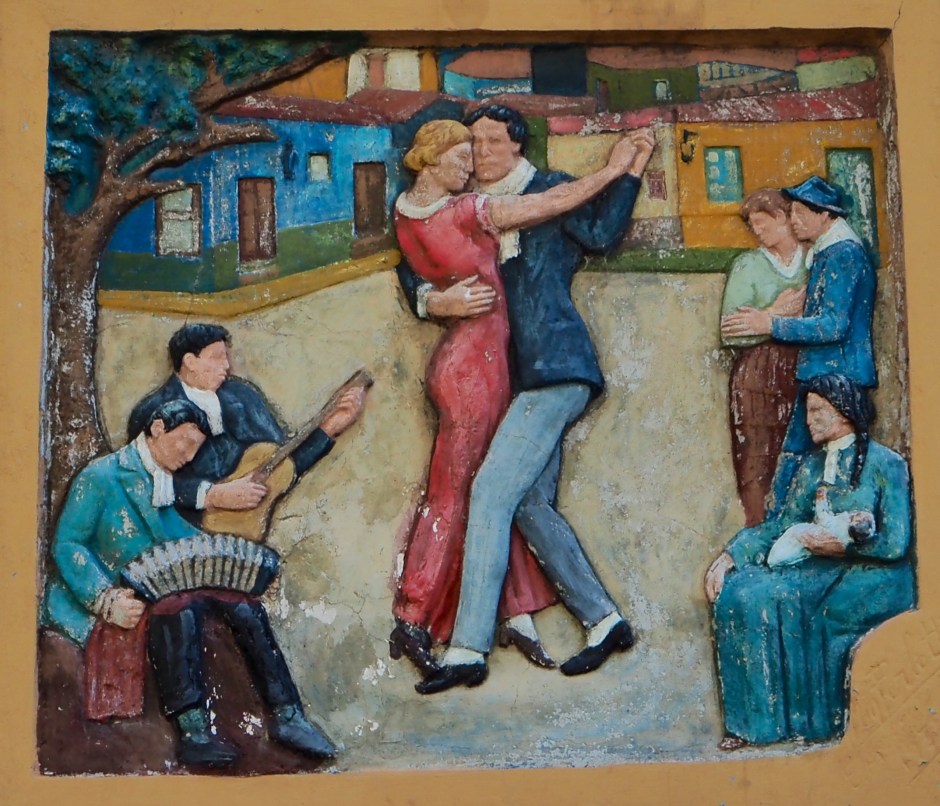 Tangodans pryder en bygning i bydelen La Boca 