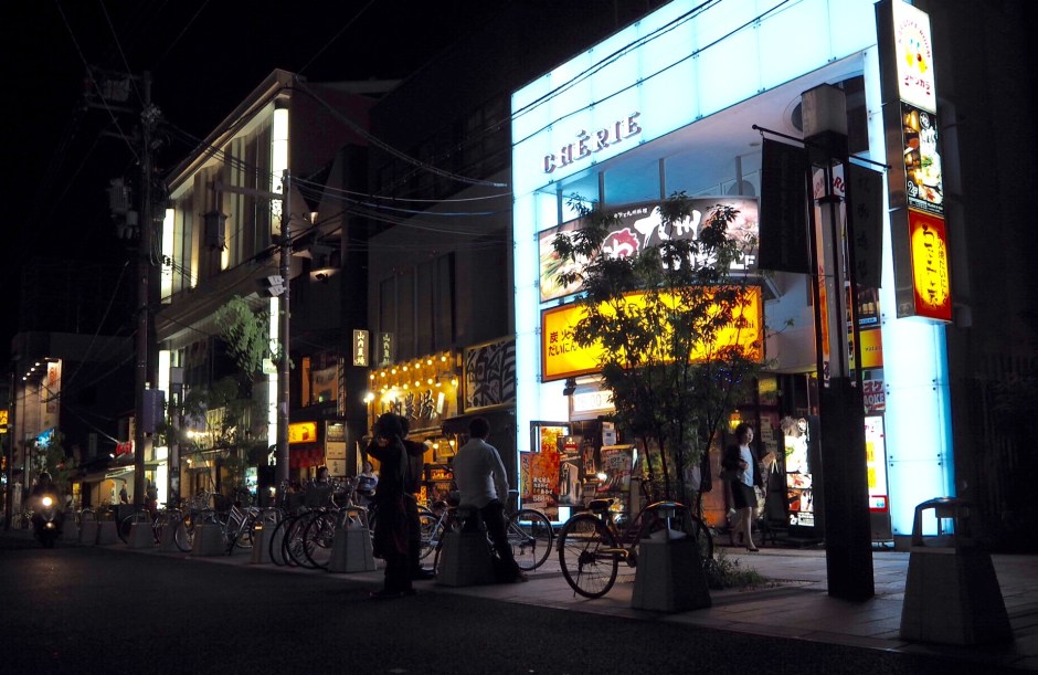 Hovedgata på kvelden